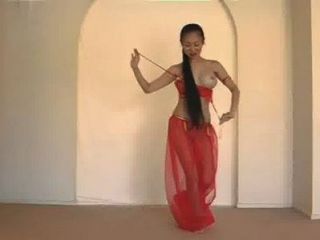 Bella danza del vientre tailandesa
