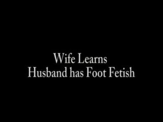 La esposa aprende que el marido tiene fetiche del pie
