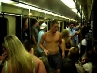 Striptease en el metro