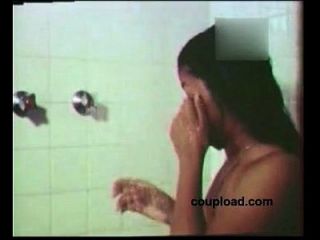 chico seducido por mallu tía baño cama sexo labio beso