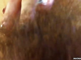 Película de magma peluda adolescente filmándose teniendo un orgasmo