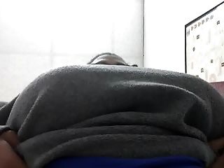 Grande titty mujer negra mostrando titties en el trabajo ... de nuevo