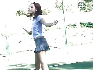 dana ftv jugando al tenis