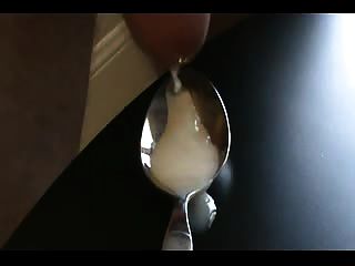 carga de esperma gruesa en una cuchara