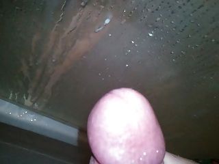 Cumming en la ducha
