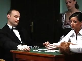 perdió a su esposa en el póker