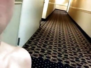 hotel pasillo gatito juego selfie
