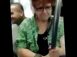 abuela tetona se deja manosear en el metro cdmx